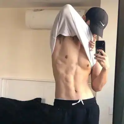 仰映容